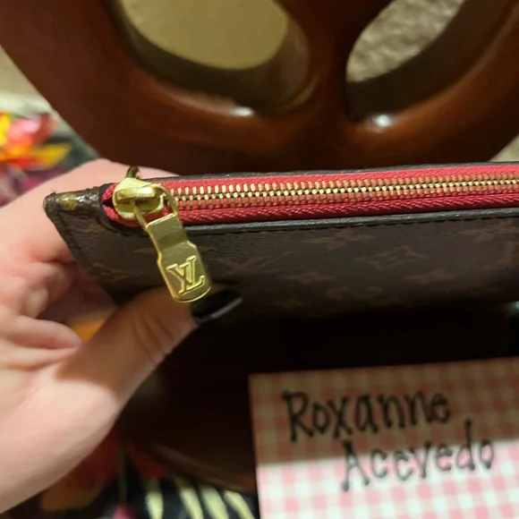 Louis Vuitton Neverfull Pouch - Picture 3 of 12